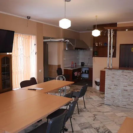 Stronski Park Aktywnosci Jaskinia Niedzwiedzia *