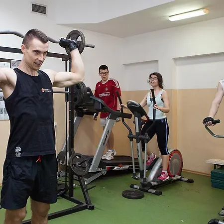 Stronski Park Aktywnosci Jaskinia Niedzwiedzia ホリデーパーク *